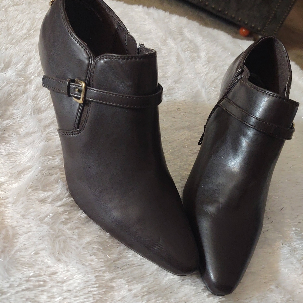 Apri NWT Womens 8M Brown Leather Comet Booties